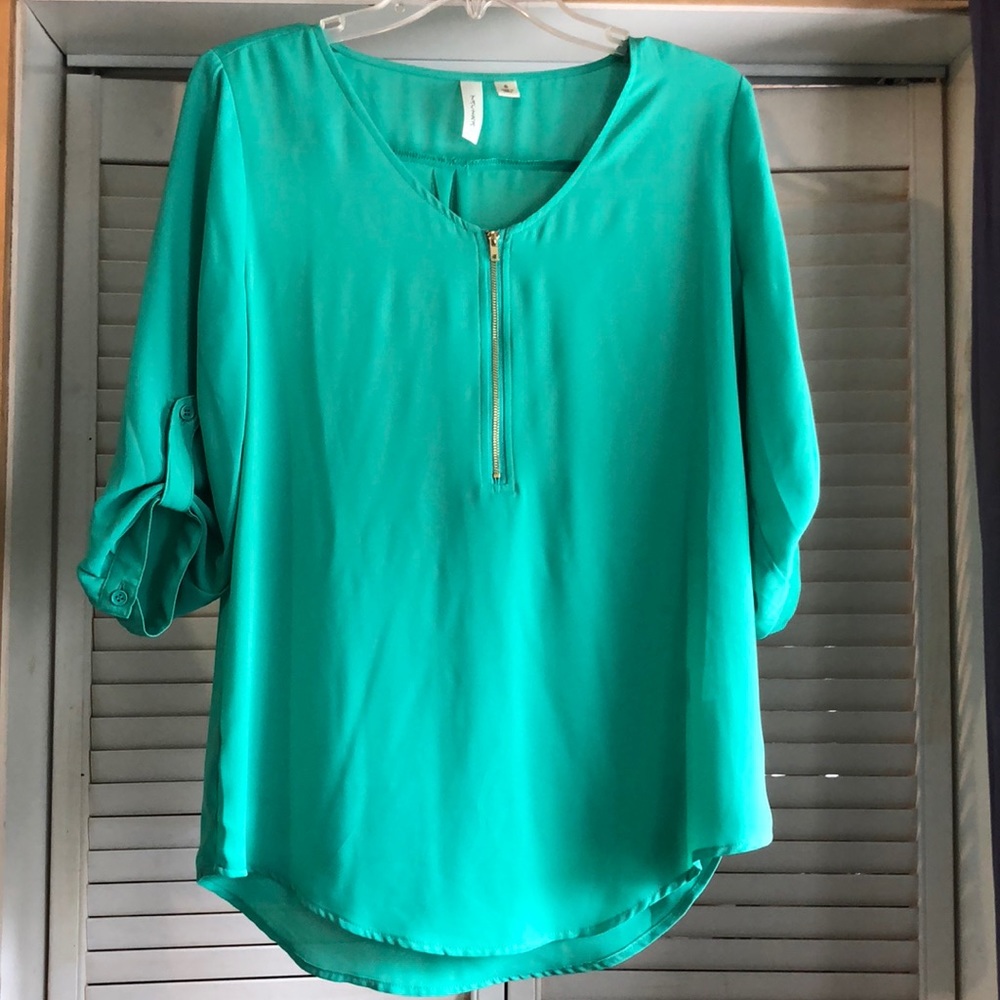 Green blouse with zipper